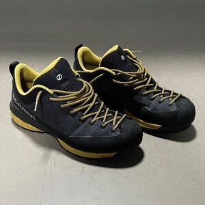 Scarpa Mescalito Planet approach shoes